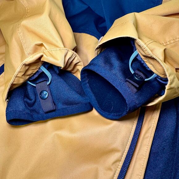 The North Face Women’s XXL DryVent 2-in-1 Jacket – Renewed - Picture 16 of 16